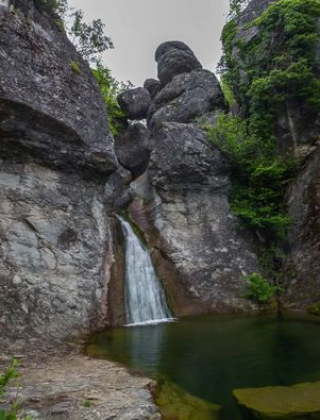 Водопад Казан гьол (Метлата)
