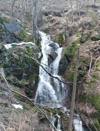Долен водопад Момица